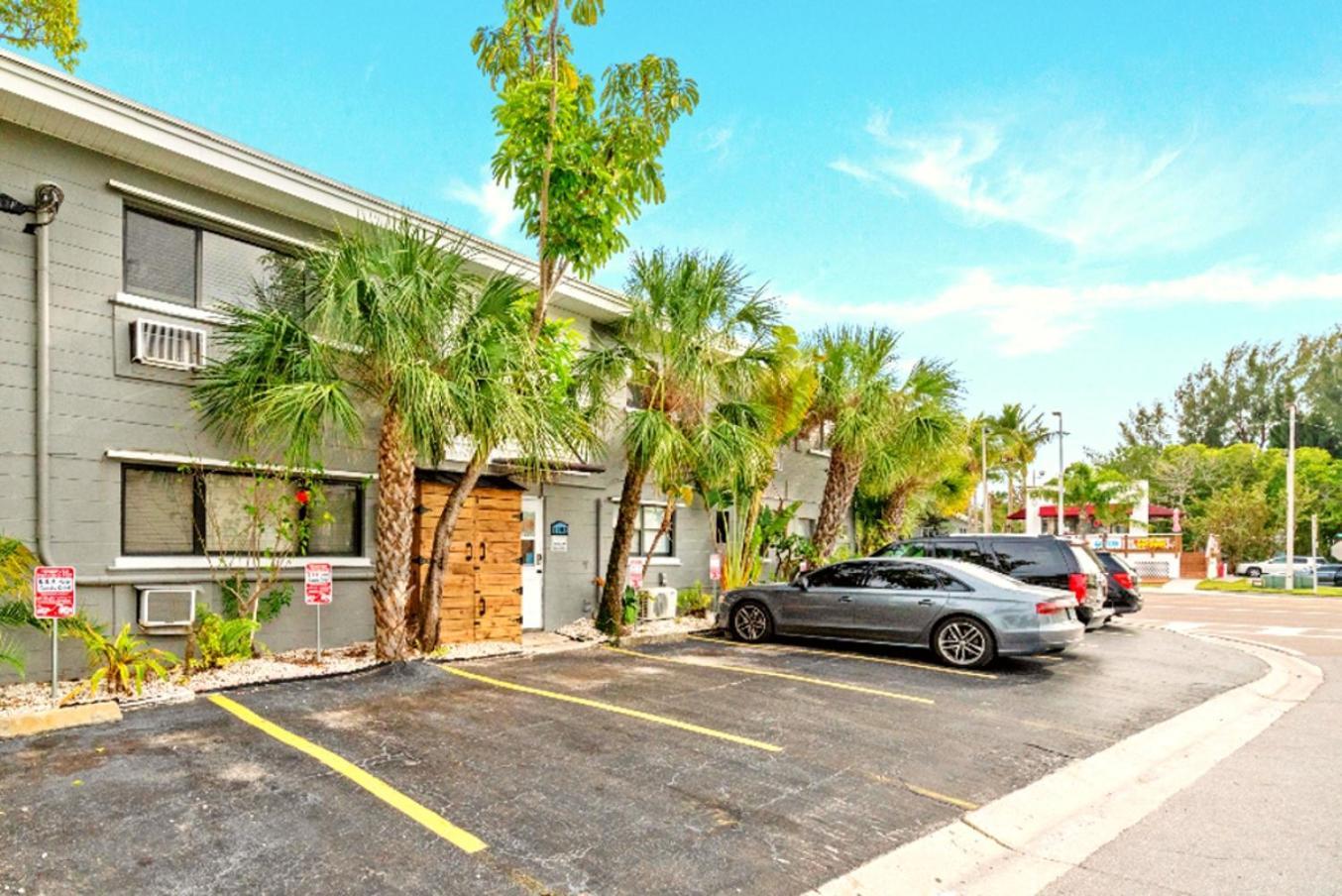 Boutique Beach Retreat St. Pete Beach Bagian luar foto