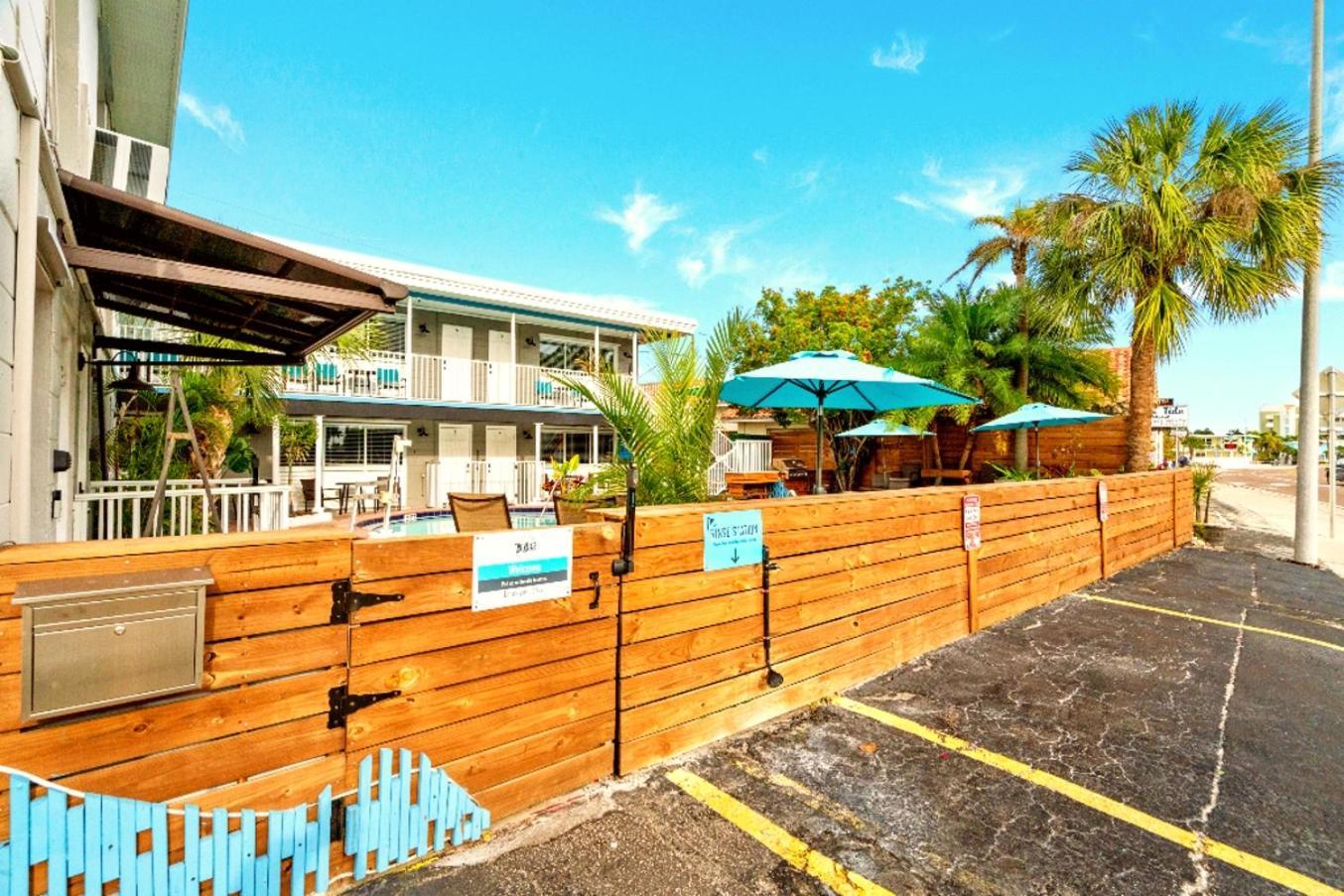 Boutique Beach Retreat St. Pete Beach Bagian luar foto