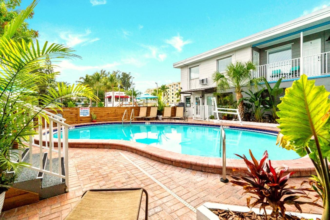 Boutique Beach Retreat St. Pete Beach Bagian luar foto