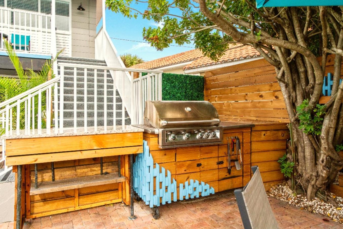 Boutique Beach Retreat St. Pete Beach Bagian luar foto