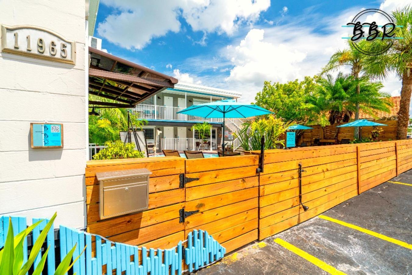 Boutique Beach Retreat St. Pete Beach Bagian luar foto