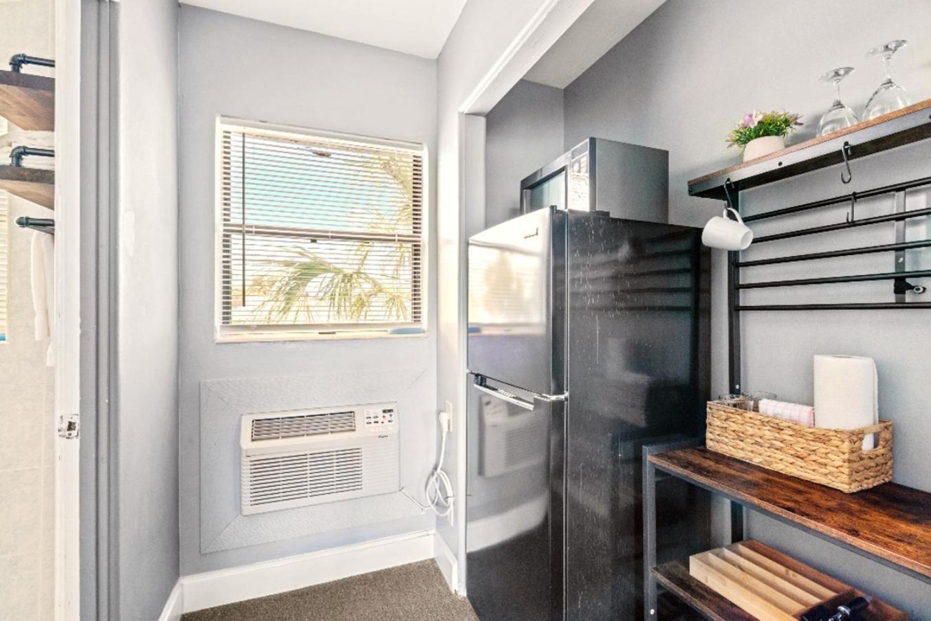 Boutique Beach Retreat St. Pete Beach Bagian luar foto